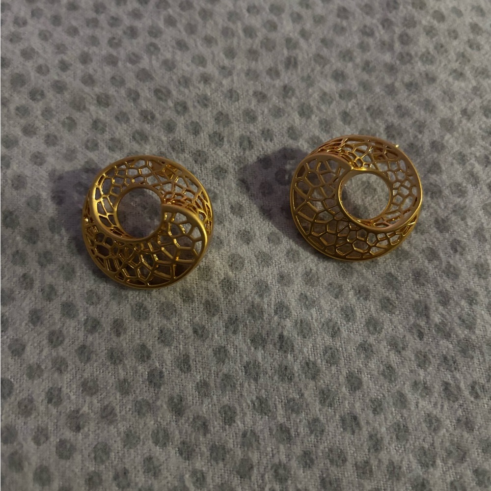 Khoi Small Gold Earrings